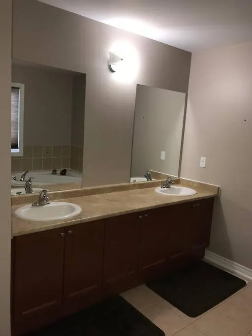 Zk7 Room Near Airport Mississauga Homestay